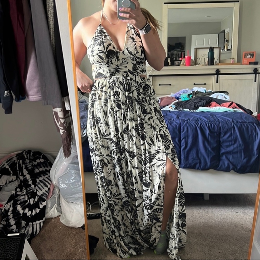 Beautiful tropical maxi dress from Miss avenue